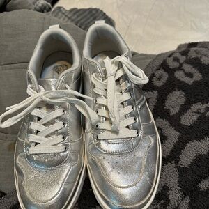 Vionic Women's Silver Sneakers size 10